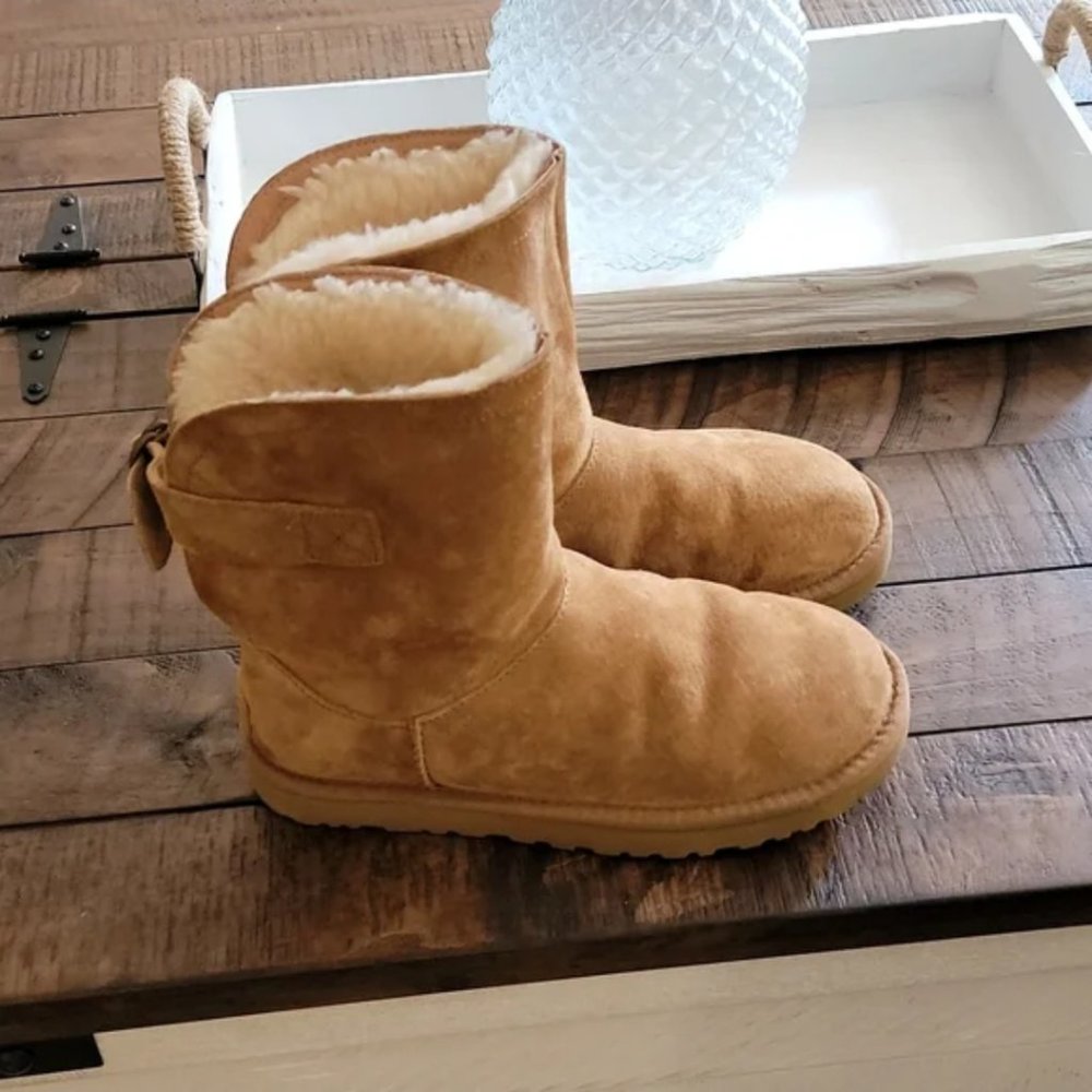 UGG 7